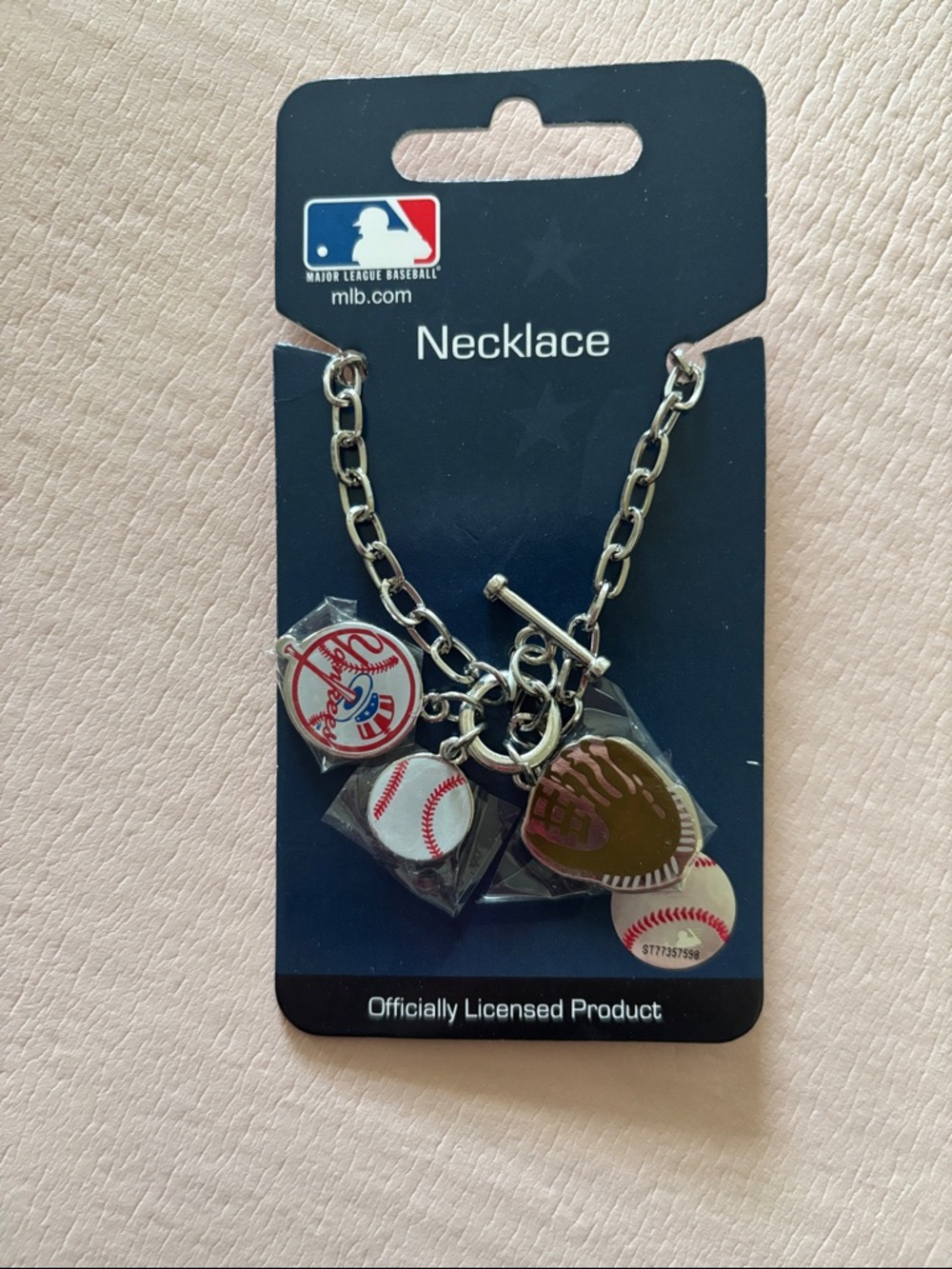 MLB New York Yankees Silver Chain Charm Necklace